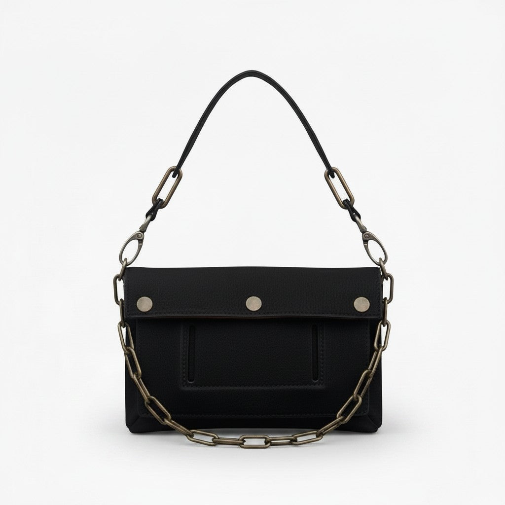 La Stella Sac Gemma Nubuck Noir, sac à main structuré en cuir nubuck noir avec rabat et chaîne.